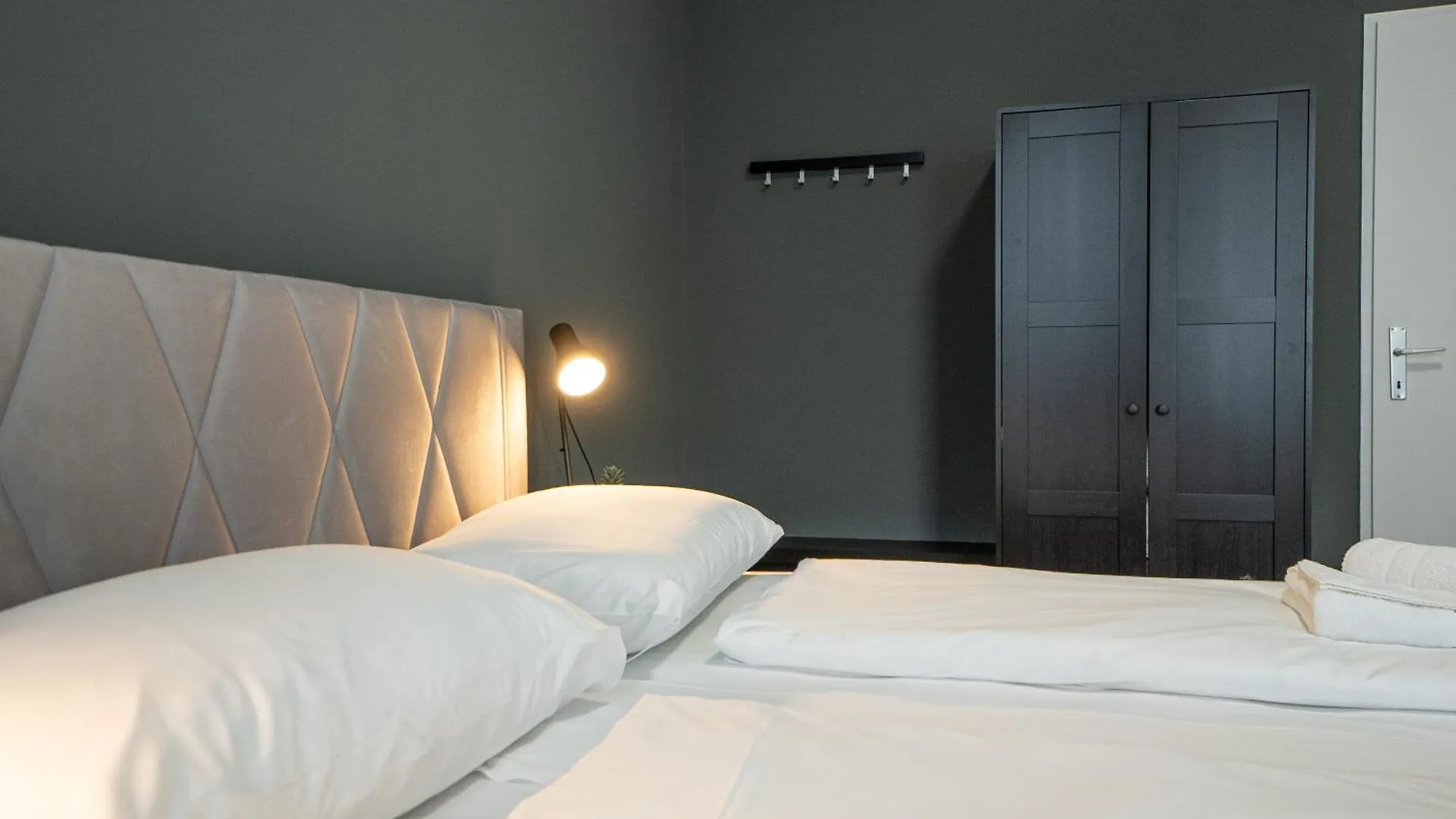 Cozy 1-Br Apartment With A King Bed In A Calm Area Vienna Austria