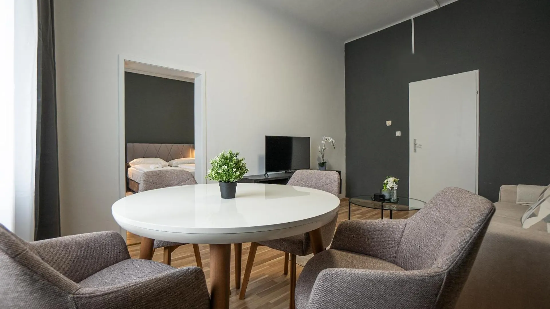 Cozy 1-Br Apartment With A King Bed In A Calm Area Vienna
