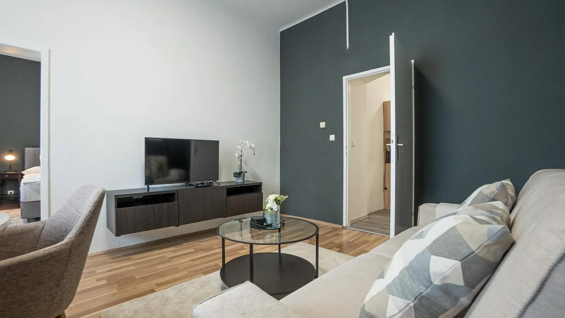 Cozy 1-Br Apartment With A King Bed In A Calm Area Vienna Austria