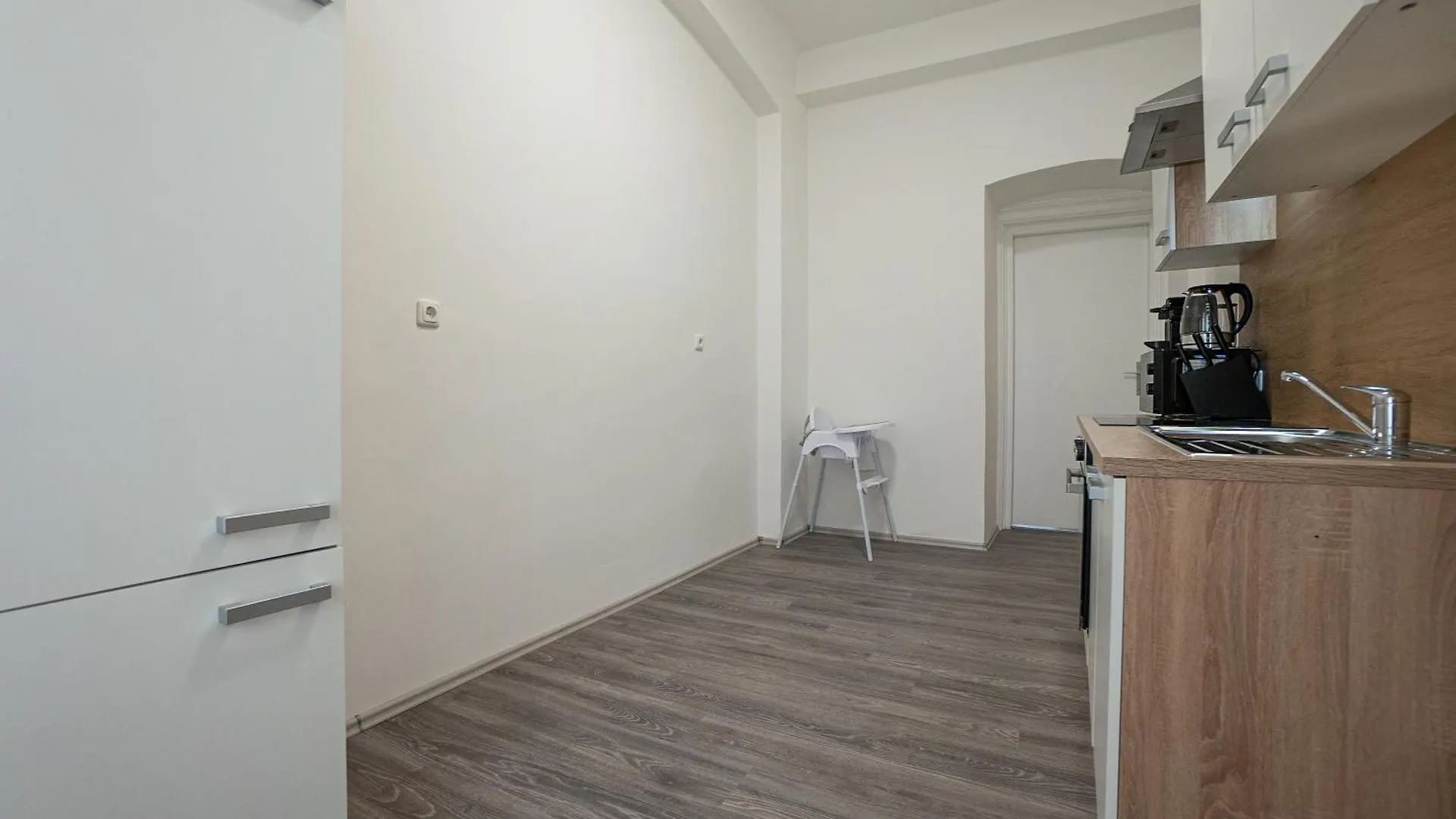 Cozy 1-Br Apartment With A King Bed In A Calm Area Vienna 0*,