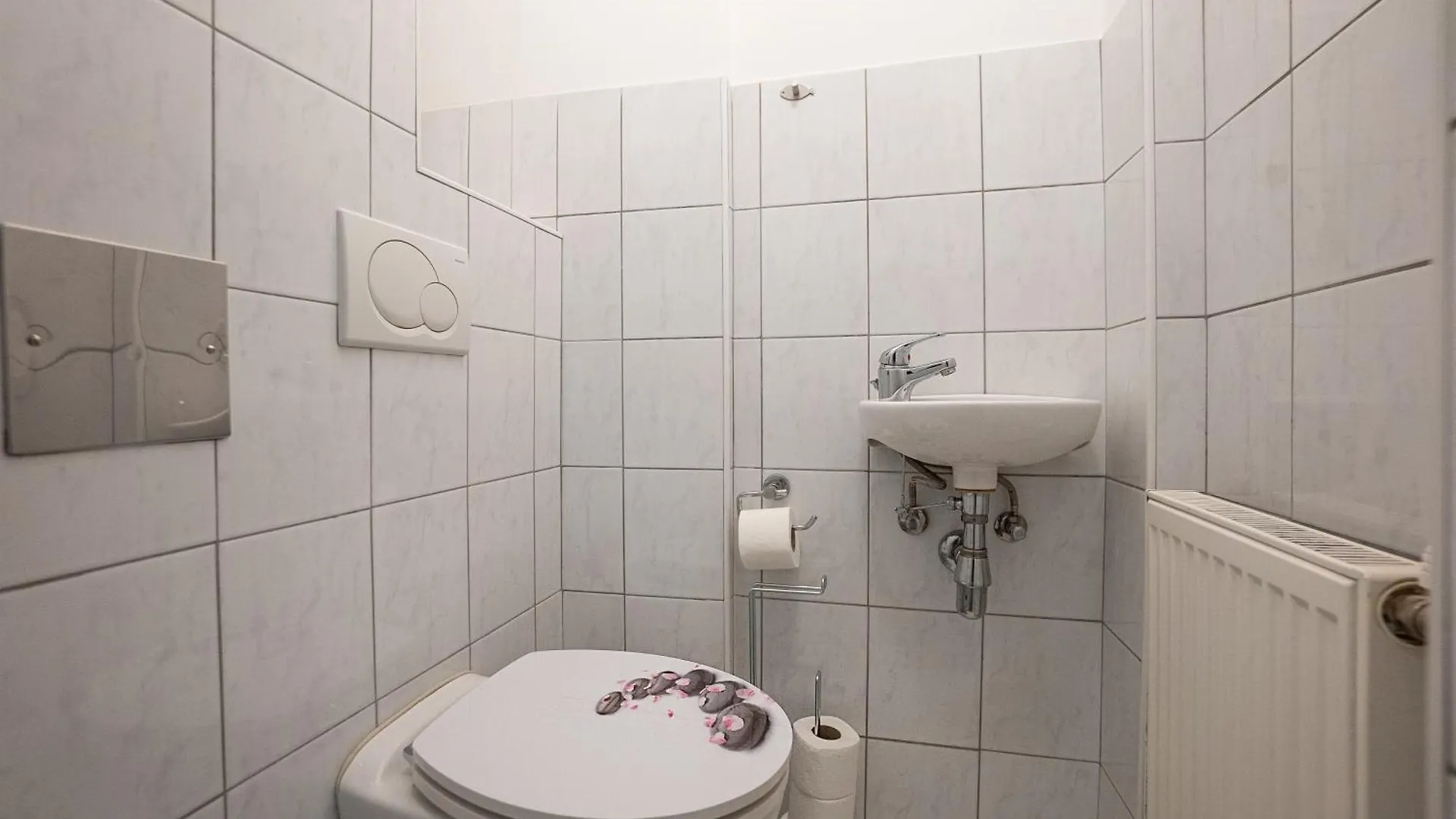 Cozy 1-Br Apartment With A King Bed In A Calm Area Vienna Austria